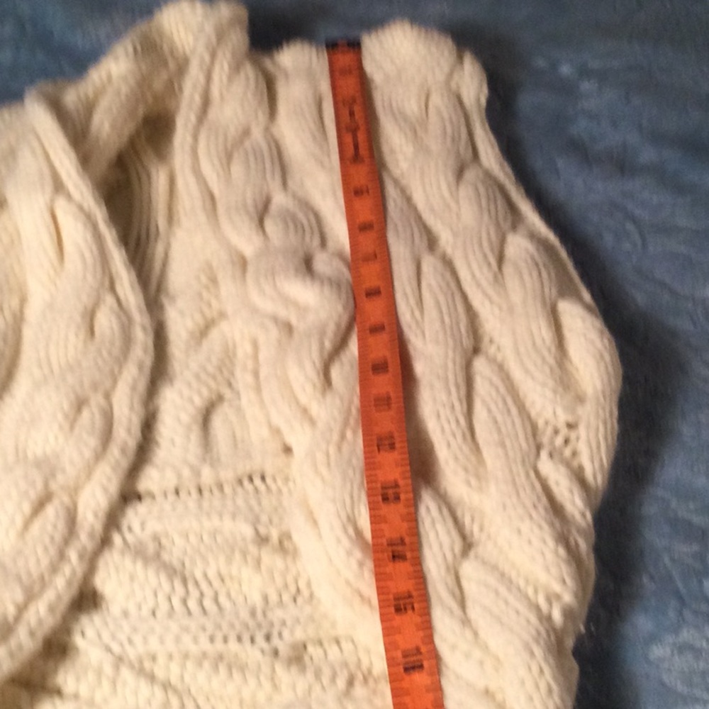 ⭐️ Knitted Cream Color Shrug by Rave - Picture 10 of 12